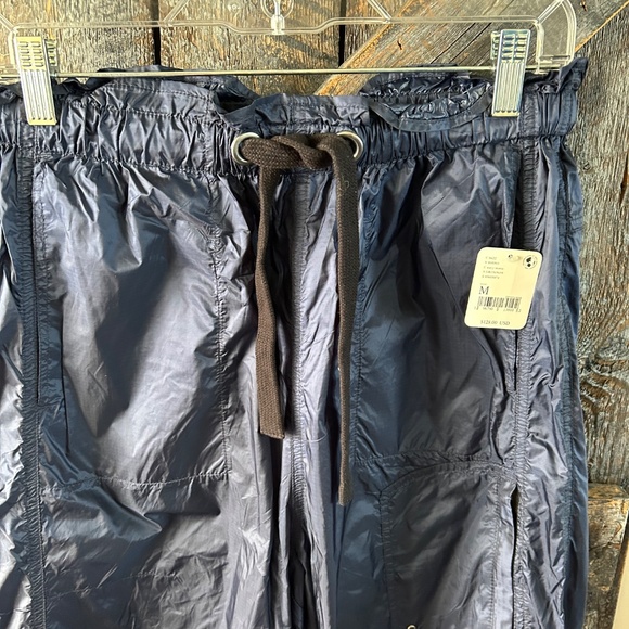 Free Movement Thin Pants with Side Zippers at the Ankles Navy Blue - Picture 3 of 4